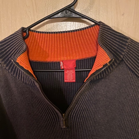 Levi’s sweater. - Picture 2 of 3